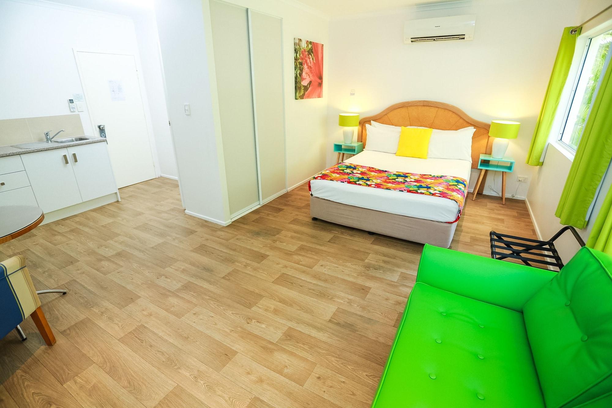 Port Douglas Motel Экстерьер фото