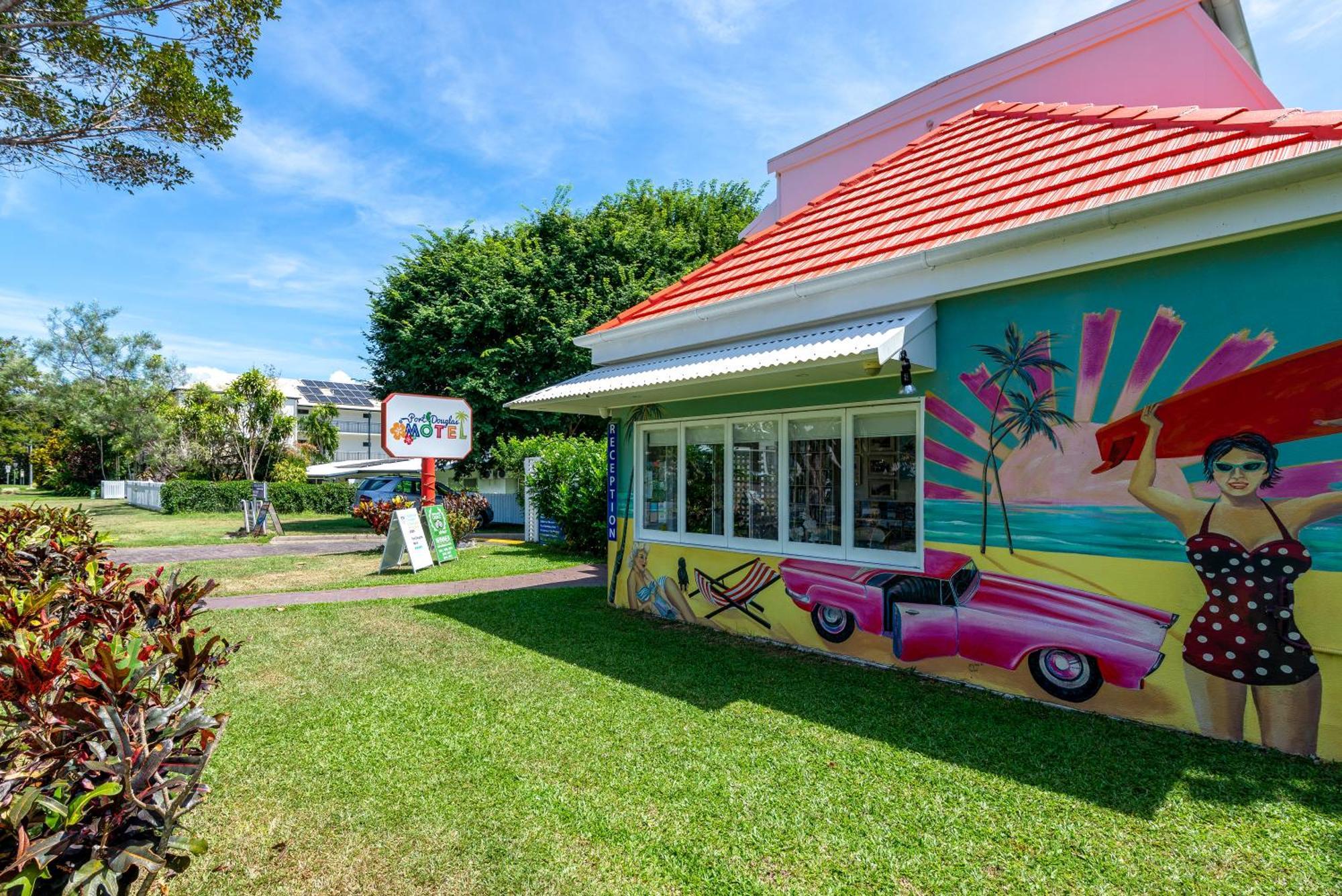 Port Douglas Motel Экстерьер фото