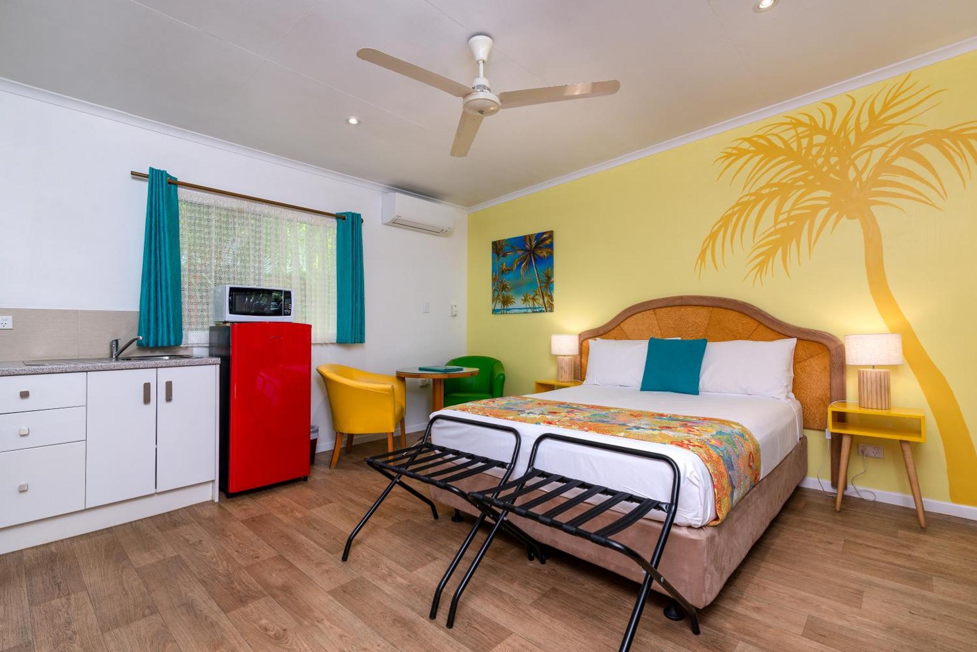 Port Douglas Motel Экстерьер фото