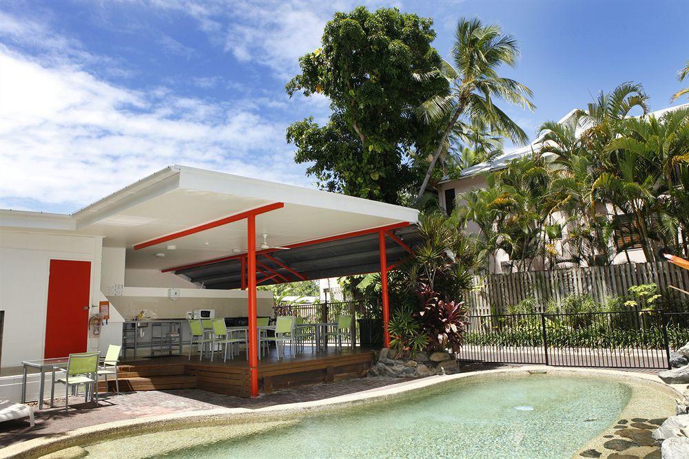 Port Douglas Motel Экстерьер фото