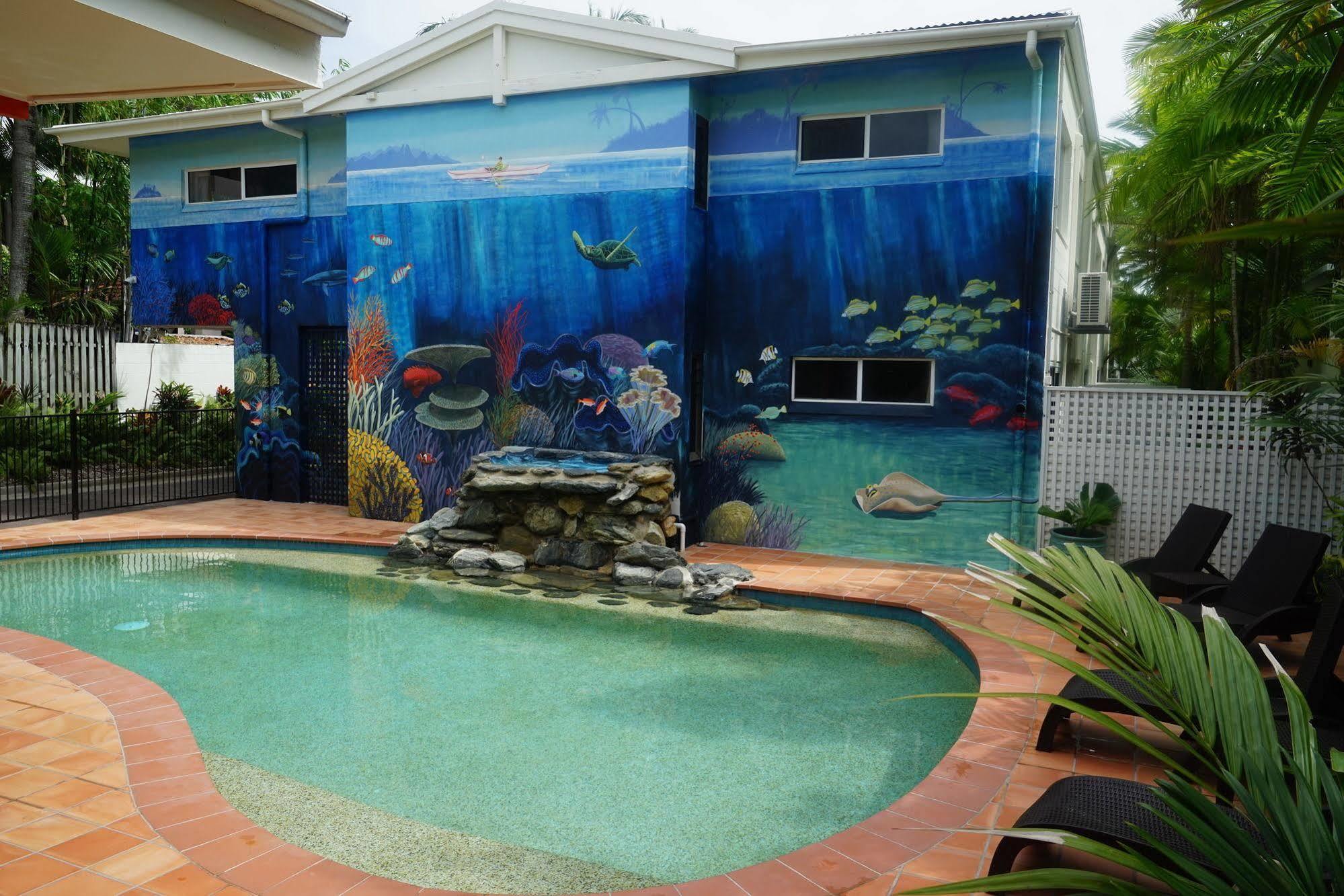 Port Douglas Motel Экстерьер фото