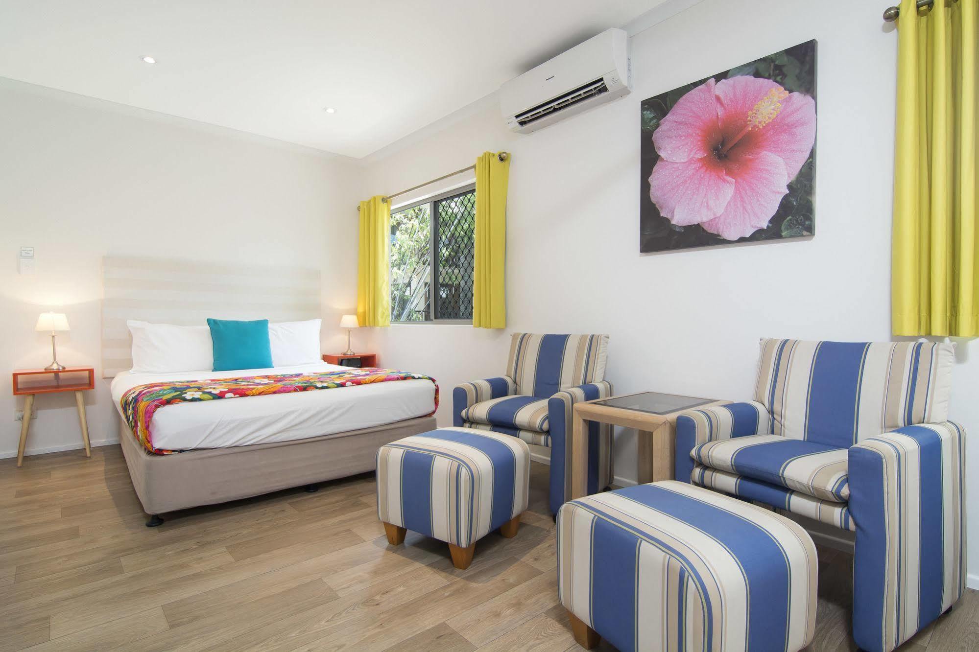 Port Douglas Motel Экстерьер фото
